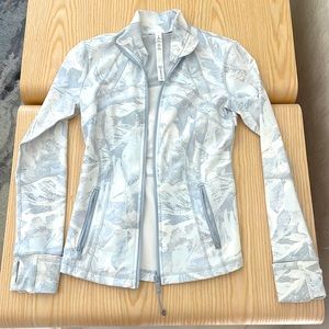 Lululemon Define jacket Size 6, NWOT. Never worn. White and grey